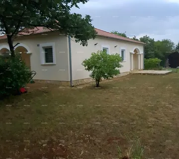 Kuća Prodaje se samostojeća kuća, Marčana - cover