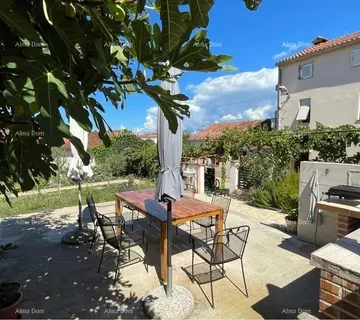 Kuća Prodaja- dvije kuće na odličnoj lokaciji s pogledom na more – Medulin, Vinkuran!