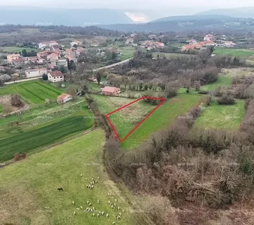 Građevinsko zemljište Građevinsko zemljište sa pravomoćnom dozvolom!