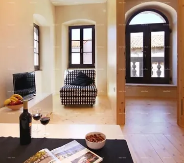 Kuća Renovirano! Prodaja stare vile iz 17. stoljeća u Vodnjanu.