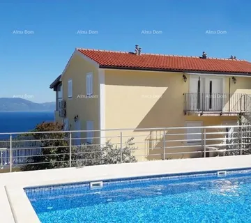 Kuća Labin, Apartmanska kuća s bazenom i pogledom na more
