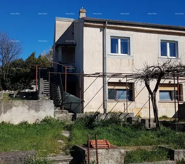 Kuća Pula!  Kuća s dva stana i velikim vrtom. Blizina Mup-a. - cover