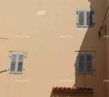 Kuća Prostrana kuća u Marčani s tri kata i vrtom-prodaja. - Marčana