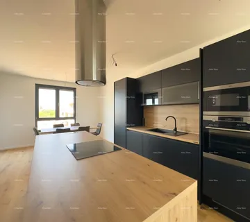 Stan Prostrani stan u Puli s tri spavaće sobe i dvije velike terase, i modernim sadržajima blizu centra grada