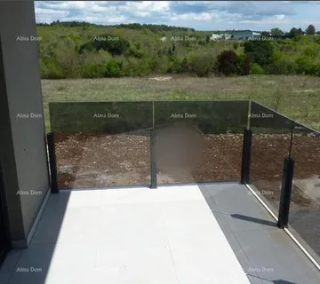 Stan Prodaje se prostrani 5-sobni stan površine 150 m², Poreč