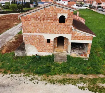 Kuća Prodaje se kuća u Puli - cover