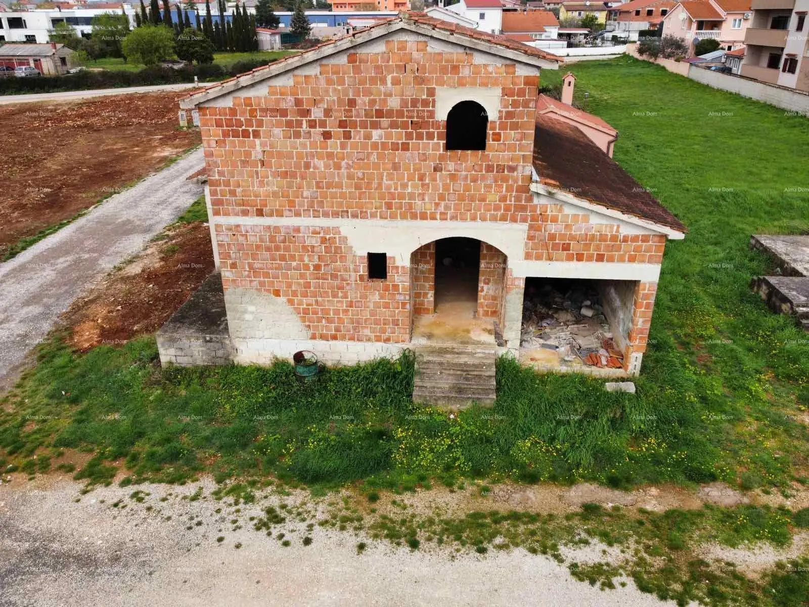 Kuća Prodaje se kuća u Puli - cover