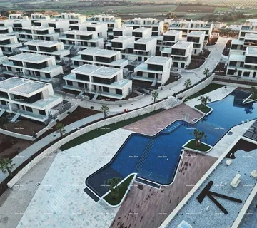 Kuća UMAG, Samostojeća vila u luksuznom resortu! Pogled na more! V15