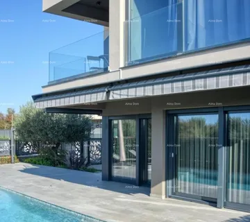Kuća MODERNA LUKSUZNA VILA S BAZENOM 500 m DO MORA
