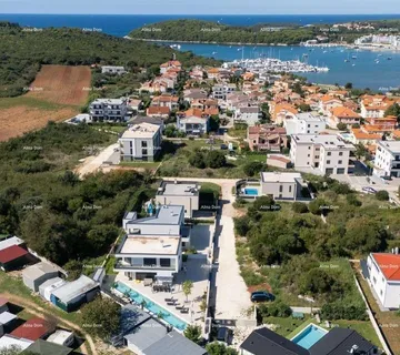 Kuća Savršena obiteljska kuća s bazenom u Banjolama, blizu plaže i prirode