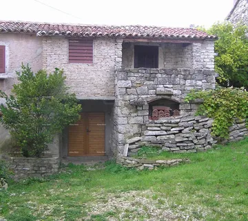 Kuća Pazin – stara kamena kuća u srcu Istre, 79 m²