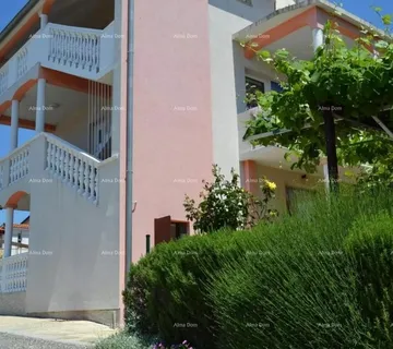 Kuća Samostojeća kuća s apartmanima! Štinjan.