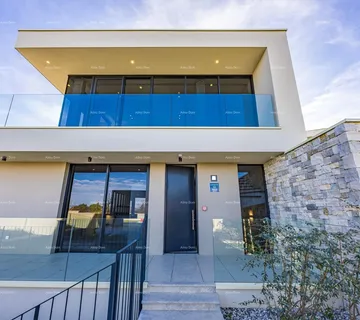 Kuća Prvi red do mora! Luksuzna kuća u Umagu, 300 m od mora - savršena za obitelj s modernim sadržajima