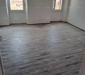 Stan Stan u centru Pule. Pješačka zona.