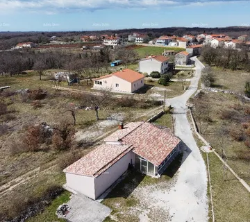 Kuća Blizina Marčane, kuća na velikom terenu od 26.000 m2. - Marčana
