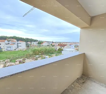 Stan Novogradnja! Pula. Valdebek. stan sa velikom terasom od cca 50 m2.
