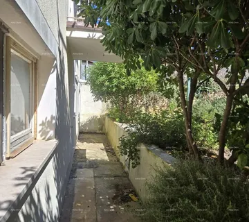 Kuća Pula blizina nove Pulske bolnice. Kaštanjer – kuća s dva odvojena stana, garažom i vrtom od 250 m2 - prodaja! - cover