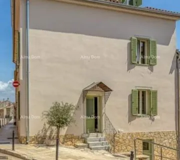 Kuća Prodaja prelijepe apartmanske kuće sa tri apartmana u centru, Vrsar! - cover