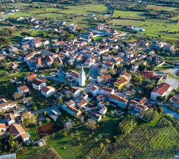 Građevinsko zemljište Građevinska parcela na odličnoj lokaciji. - cover
