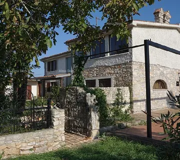 Kuća Kuća s restoranom u blizini Ližnjana - Odlična investicija! - cover