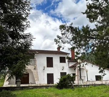 Kuća Prodaja stabmenog objekta s velikim zemljištem, blizina Motovuna!