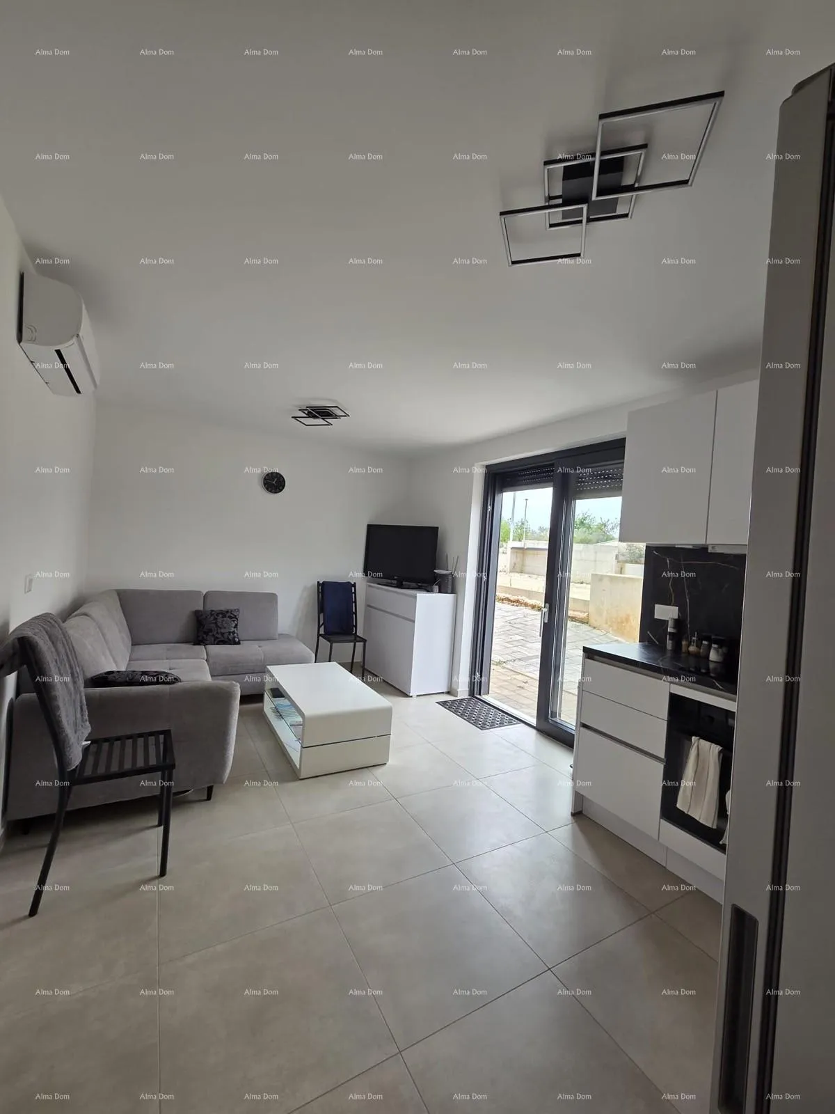 Stan Moderan stan 70 m2 s vrtom – Štinjan, Pula - cover