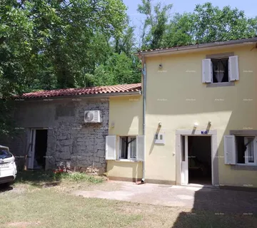 Kuća Prodaja kuće sa dvorištem i velikim zemljištem, Barban