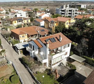 Kuća Prodaje se lijepa kuća, blizu mora u Umagu