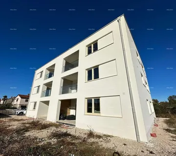 Stan Prodaja stana, Poreč. Kompletno namješten