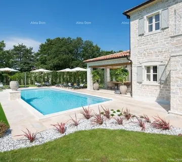 Kuća LUKSUZNA VILA S BAZENOM – SAVRŠEN SPOJ ELEGANCIJE I UDOBNOSTI - Poreč