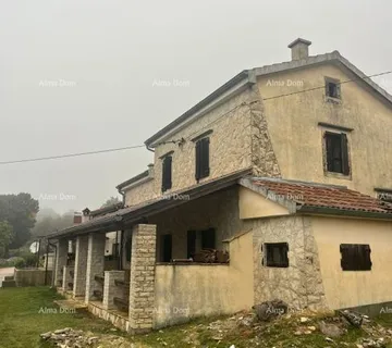 Kuća Prodaje se obiteljska kuća u mirnom dijelu okolice Labina