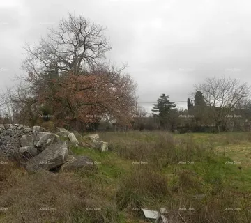 Građevinsko zemljište Na prodaju je građevinsko zemljište od 720 m²