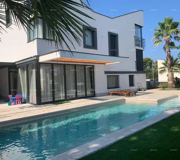 Kuća Prodaja - Prekrasna, moderna vila s bazenom - smart home, Fažana! Pogled na more!