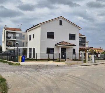Kuća Prodaje se moderna montažna kuća u Fažani – 300 m od mora, mogućnost dogradnje - Fažana