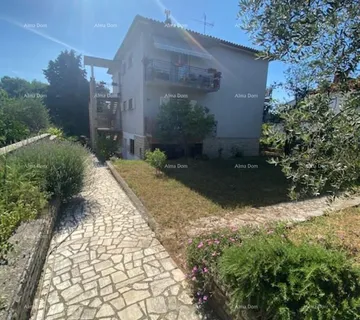 Kuća Velika samostojeća kuća. Pula. Veli vrh. - cover