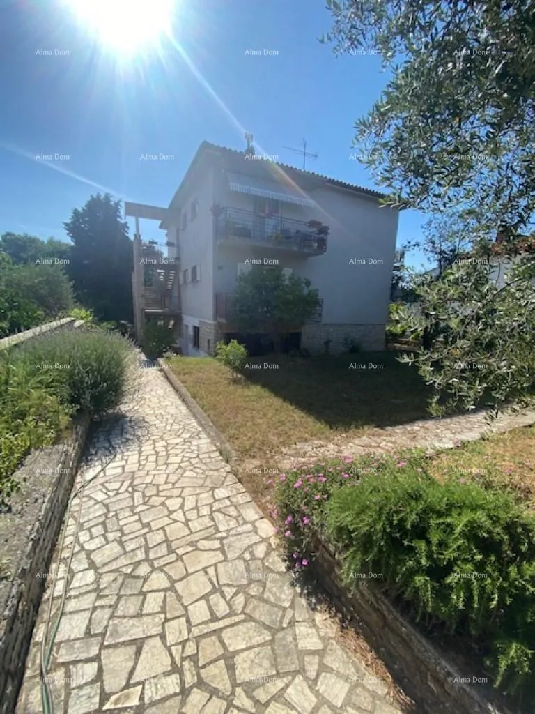Kuća Velika samostojeća kuća. Pula. Veli vrh. - cover