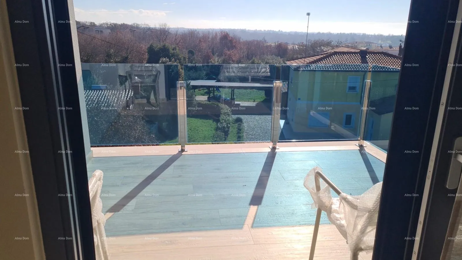 Stan Moderan apartman s parkirnim mjestom i ostavom u bloku F, u blizini Umaga! - cover