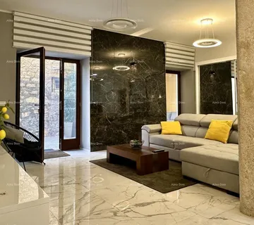 Kuća Prodaje se kuća sa 3 apartmana, Poreč