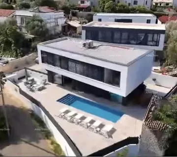 Kuća Luksuzna dizajnerska vila s bazenom – okolica Rovinja