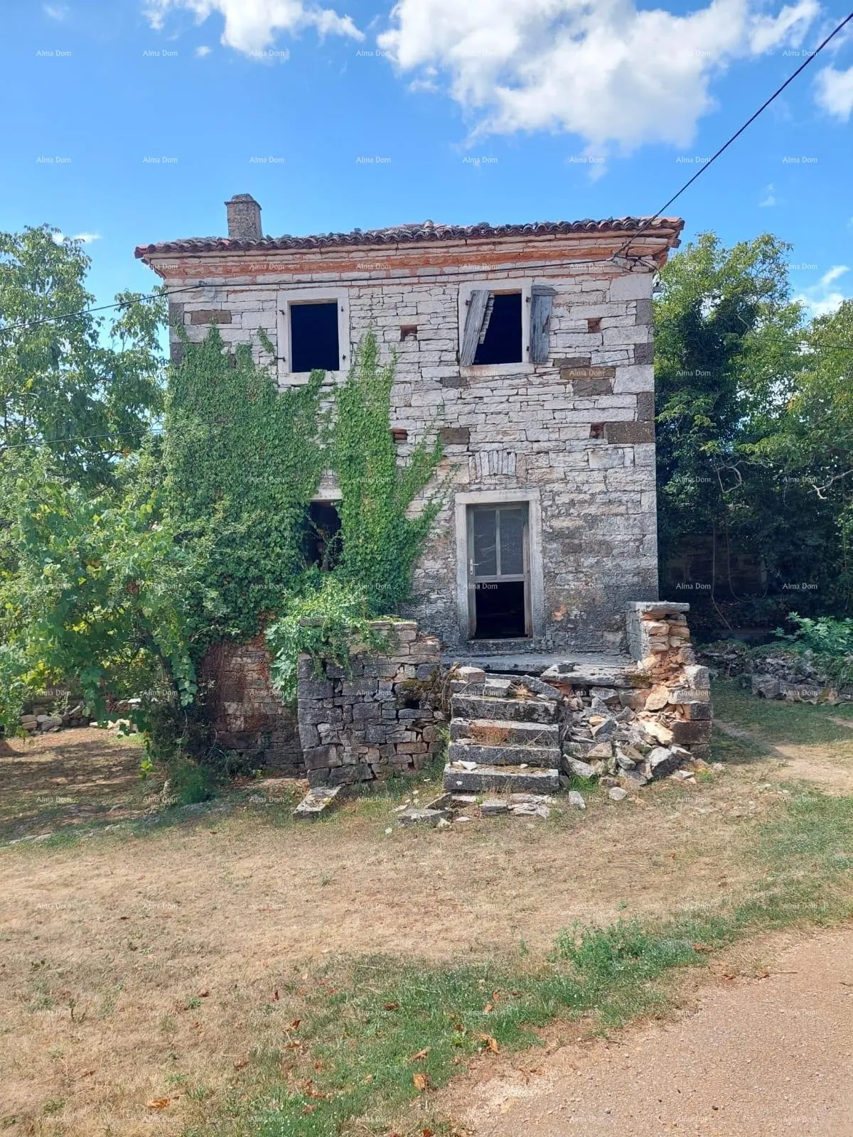 Kuća Prodaja imanja s dvije kuće, Oprtalj! - cover