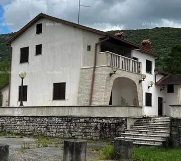 Kuća Prodaja stabmenog objekta s velikim zemljištem, blizina Motovuna!