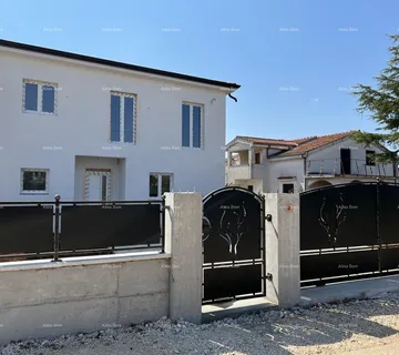 Kuća Nova kuća sa bazenom, moderno uređena. 7 km do centra grada Poreča.