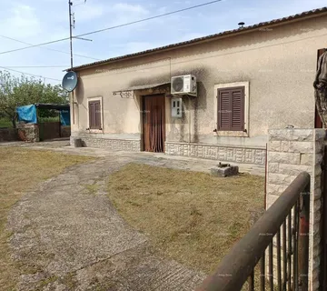 Kuća MARČANA – Prizemnica s okućnicom u mirnom okruženju
