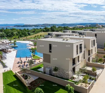 Kuća UMAG, Samostojeća vila u luksuznom resortu! Pogled na more! V 40