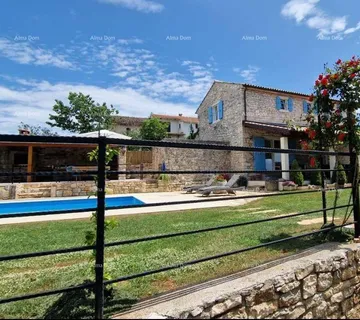 Kuća Renovirana istarska kamena kuća s bazenom