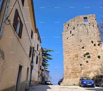 Kuća Buje! Kuća na tri etaže u centru,