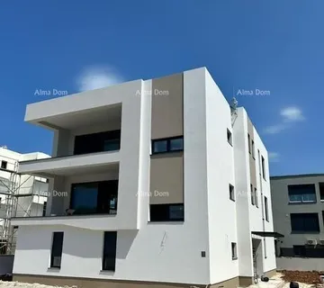Stan Prodajemo stan u novogradnji sa vrtom! ŠTINJAN.
