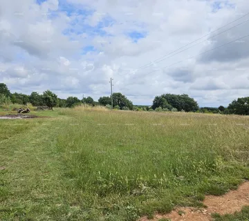 Građevinsko zemljište Prodaje se građevinsko zemljište, 1712m2, Marčana!