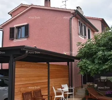 Kuća Prodaja lijepe, obiteljske, dupleks kuće s garažom, okolica Poreča!