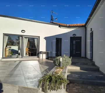 Kuća Samostojeća prizemnica s bazenom! Sa velikom okućnicom od 2000 M2.